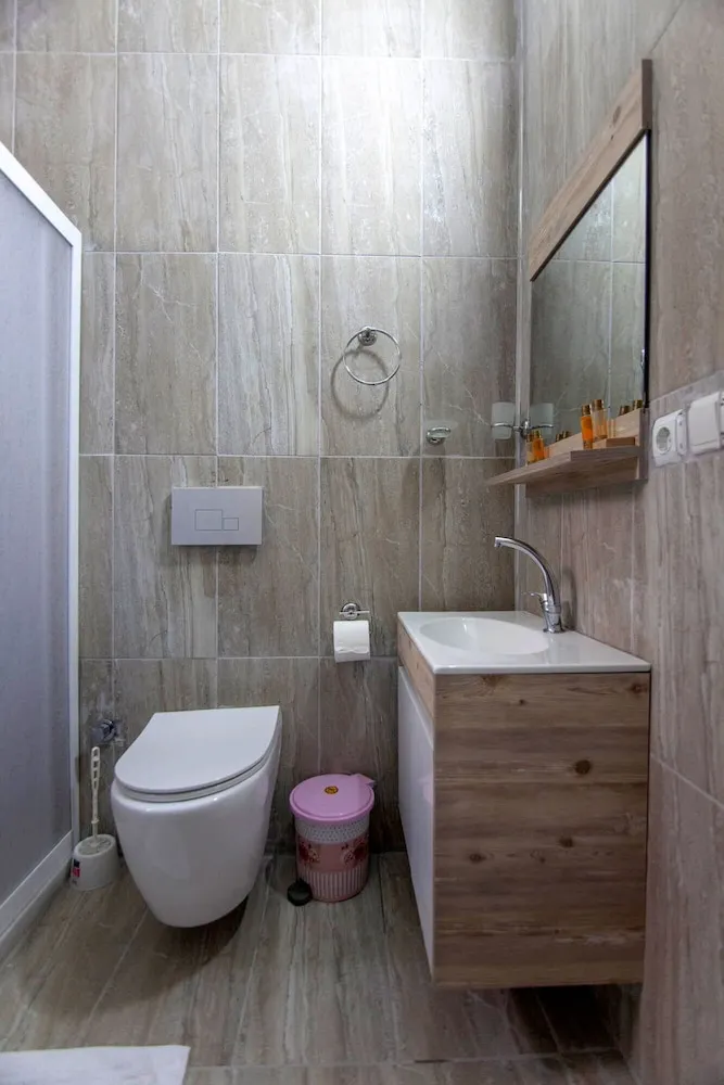 Traditional Tek Büyük Yataklı Oda