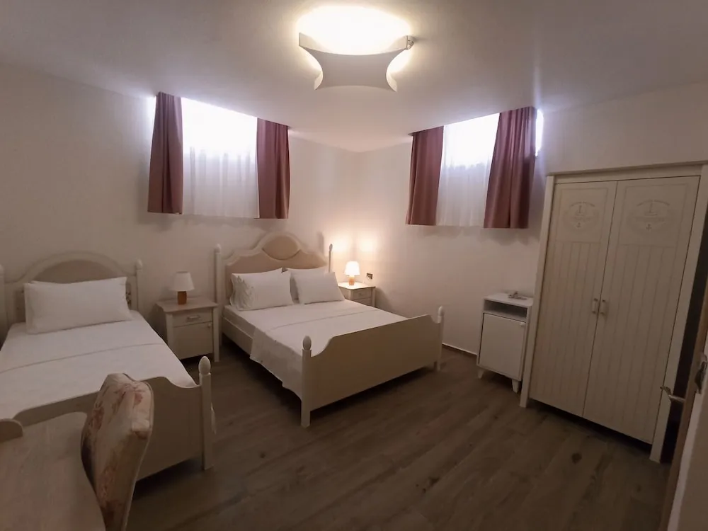 Economy Twin Room, Non Smoking, Half Basement