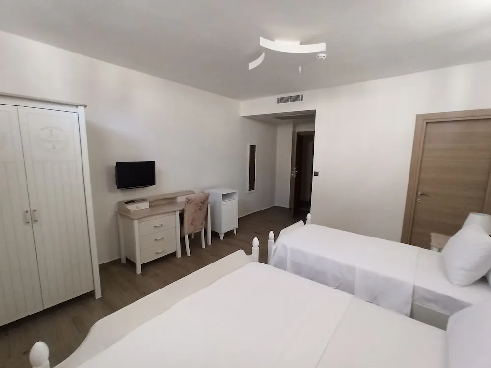 Economy Twin Room, Non Smoking, Half Basement