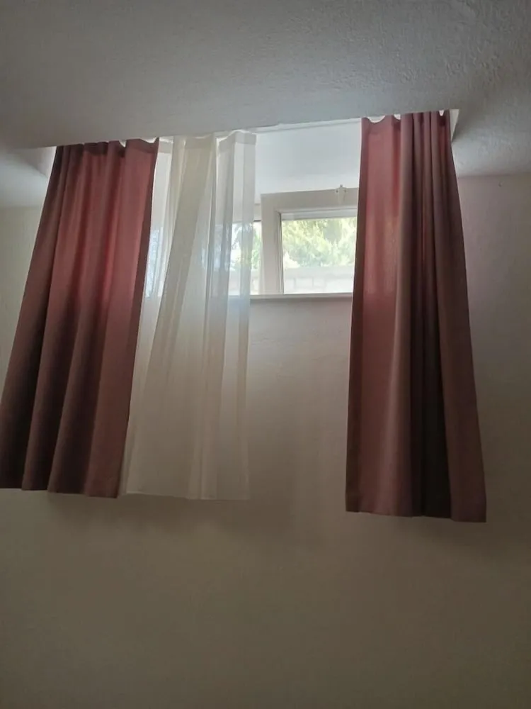 Economy Twin Room, Non Smoking, Half Basement