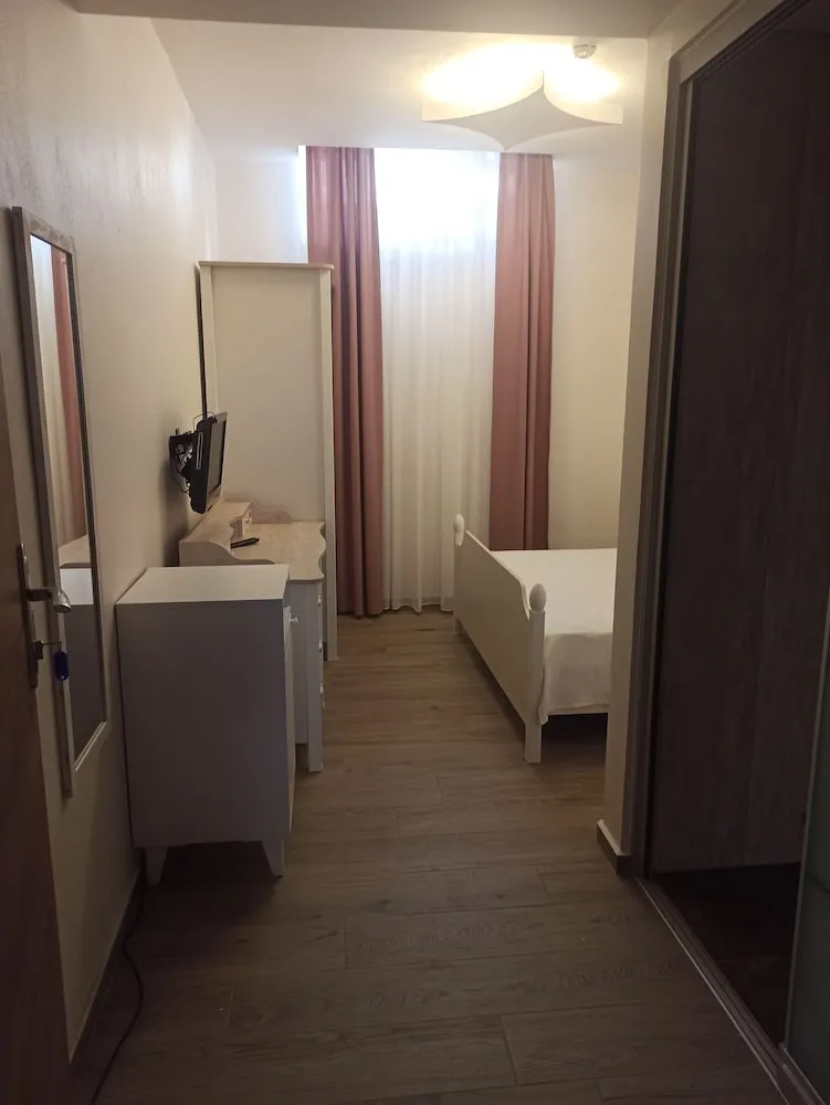 Economy Double Room, Half Basement