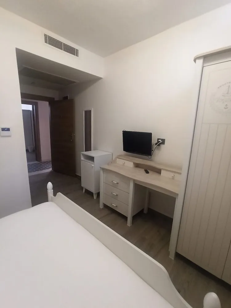 Economy Double Room, Half Basement