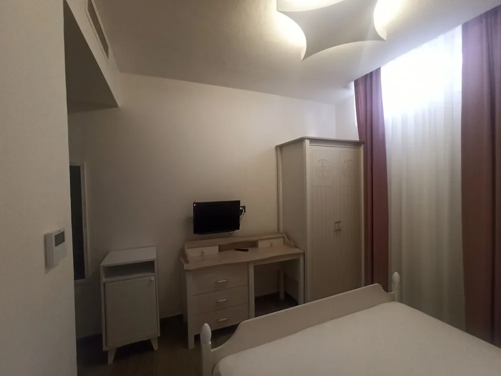 Economy Double Room, Half Basement