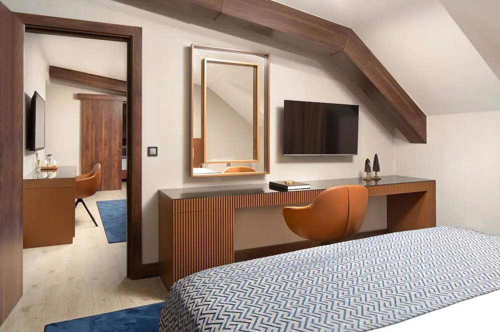 King Suite, 1 En Buyuk(King), Boy Yatak ve Cekyat, Sigara Icilmez