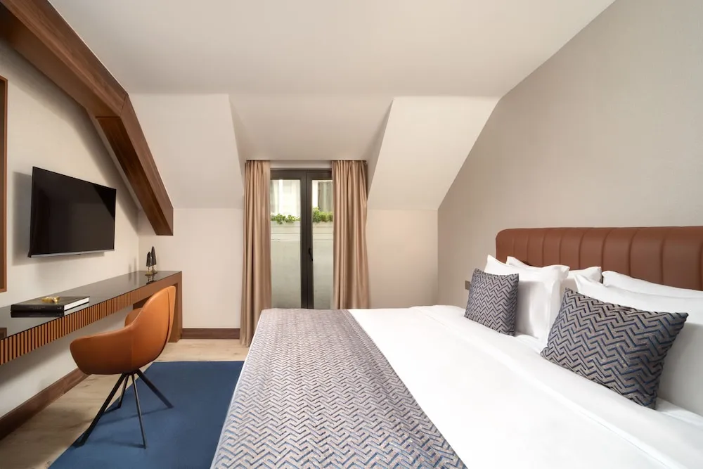 King Suite, 1 En Buyuk(King), Boy Yatak ve Cekyat, Sigara Icilmez