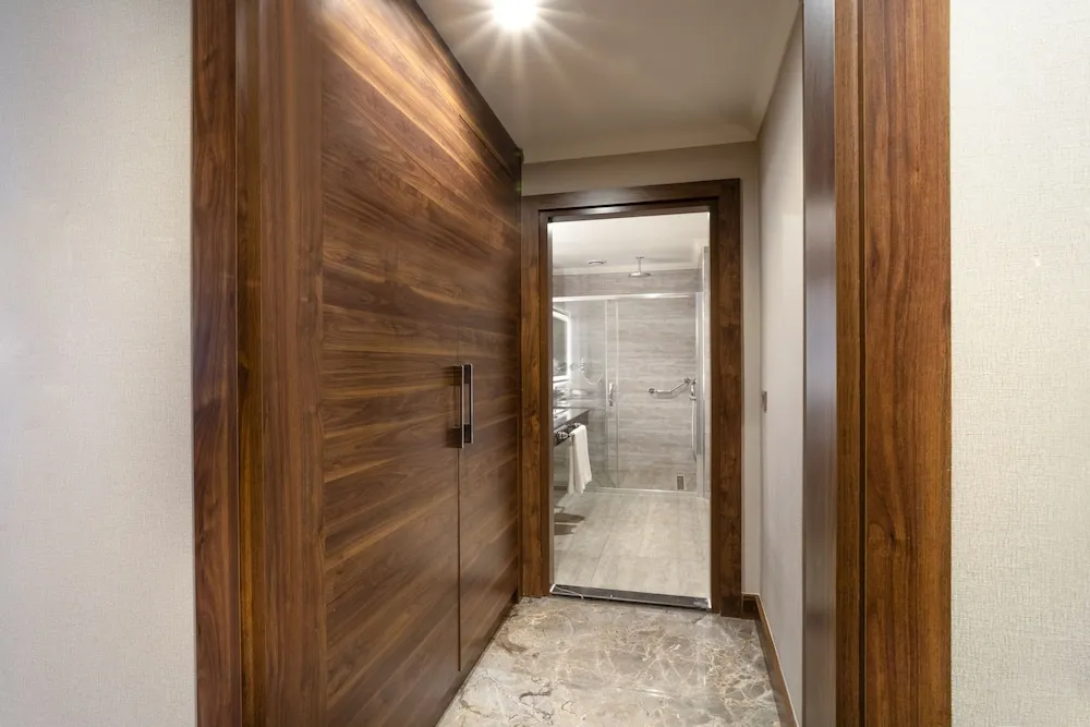 King Suite, 1 En Buyuk(King), Boy Yatak ve Cekyat, Sigara Icilmez
