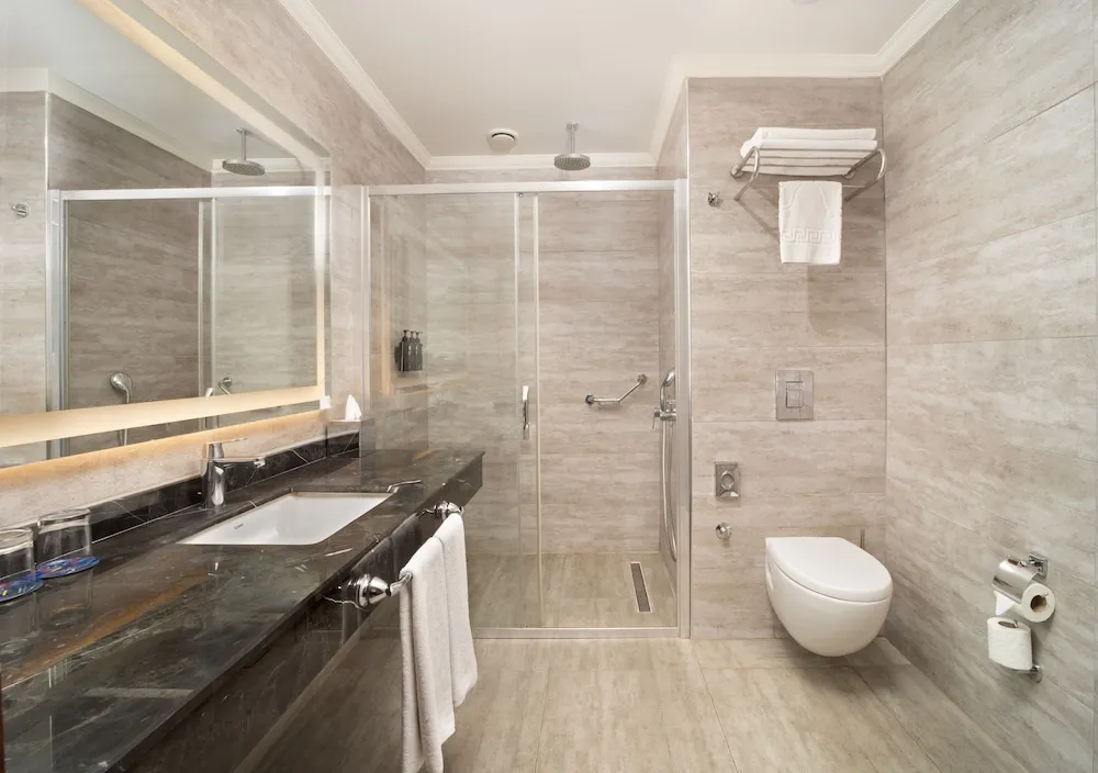 King Suite, 1 En Buyuk(King), Boy Yatak ve Cekyat, Sigara Icilmez