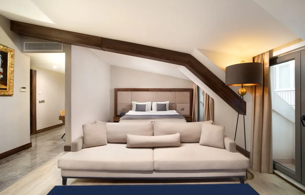 Prestige Suit,1 Cift Kisilik Yatak ve Cekyat,Sigara Icilmez