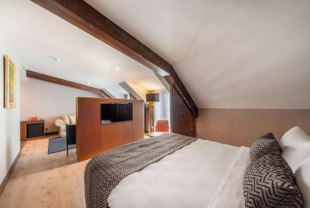 Prestige Suit,1 Cift Kisilik Yatak ve Cekyat,Sigara Icilmez