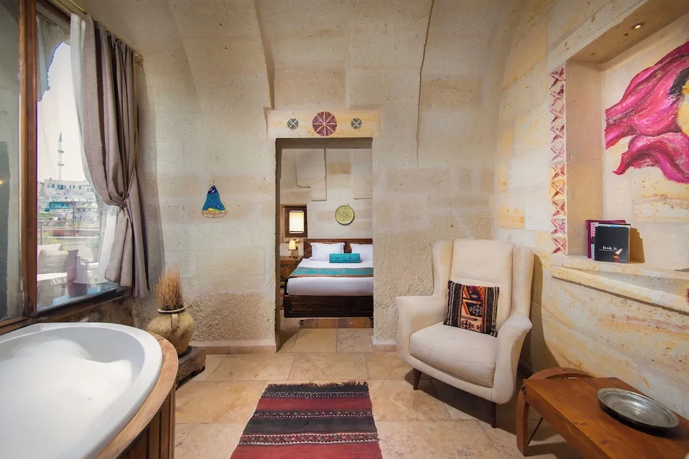 Deluxe Stone Suite - 301