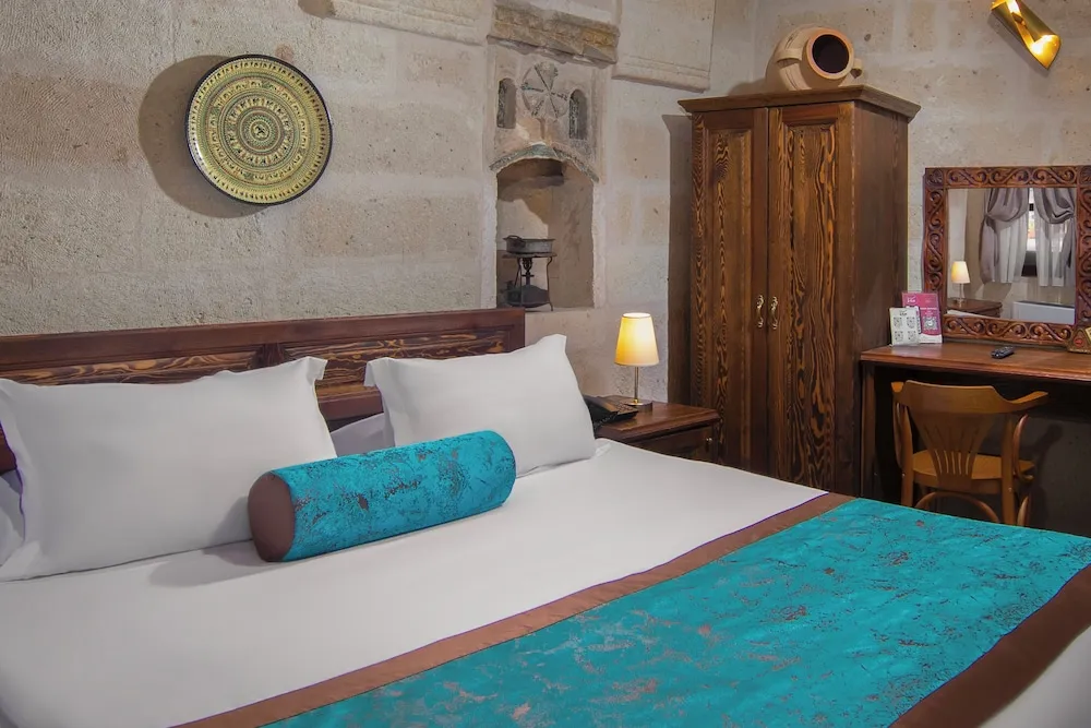 Deluxe Stone Suite - 301