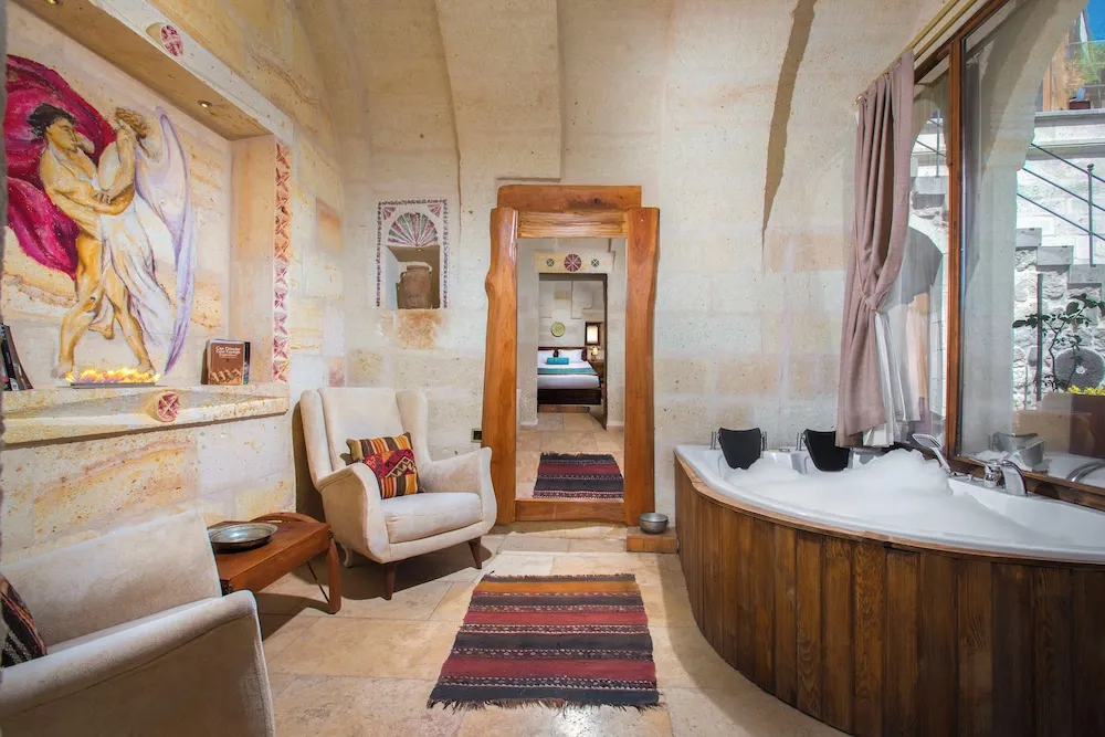 Deluxe Stone Suite - 301