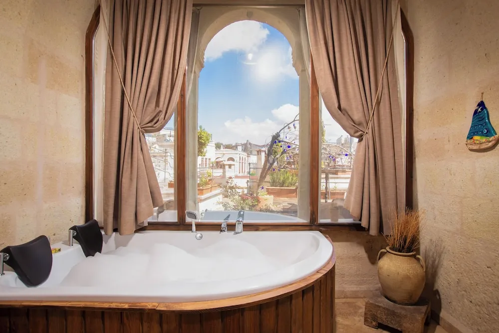 Deluxe Stone Suite - 301