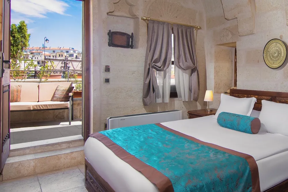 Deluxe Stone Suite - 301