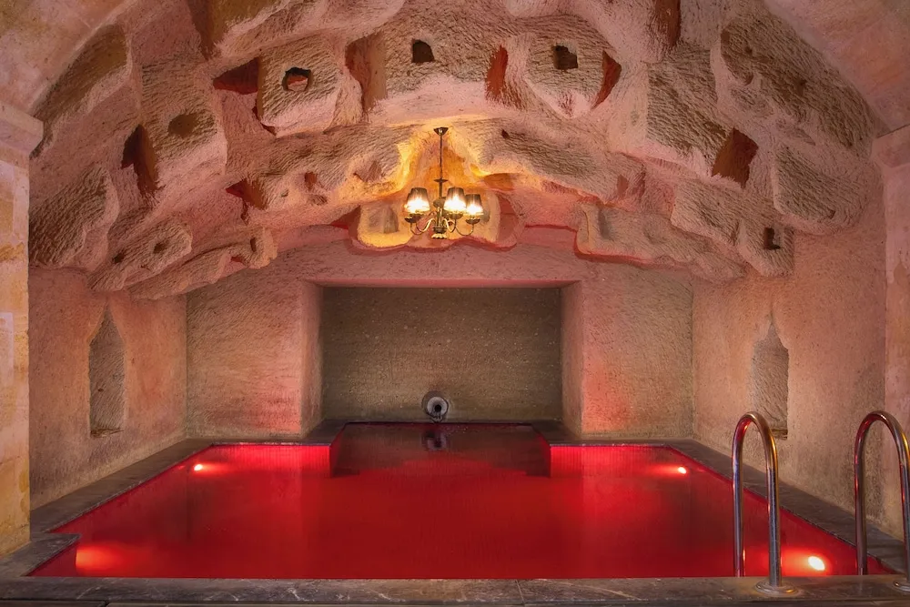 Superior Cave Pool Suite -101