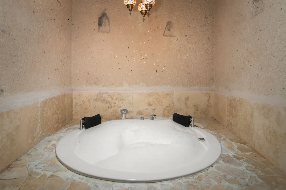 King Cave Suite - 303