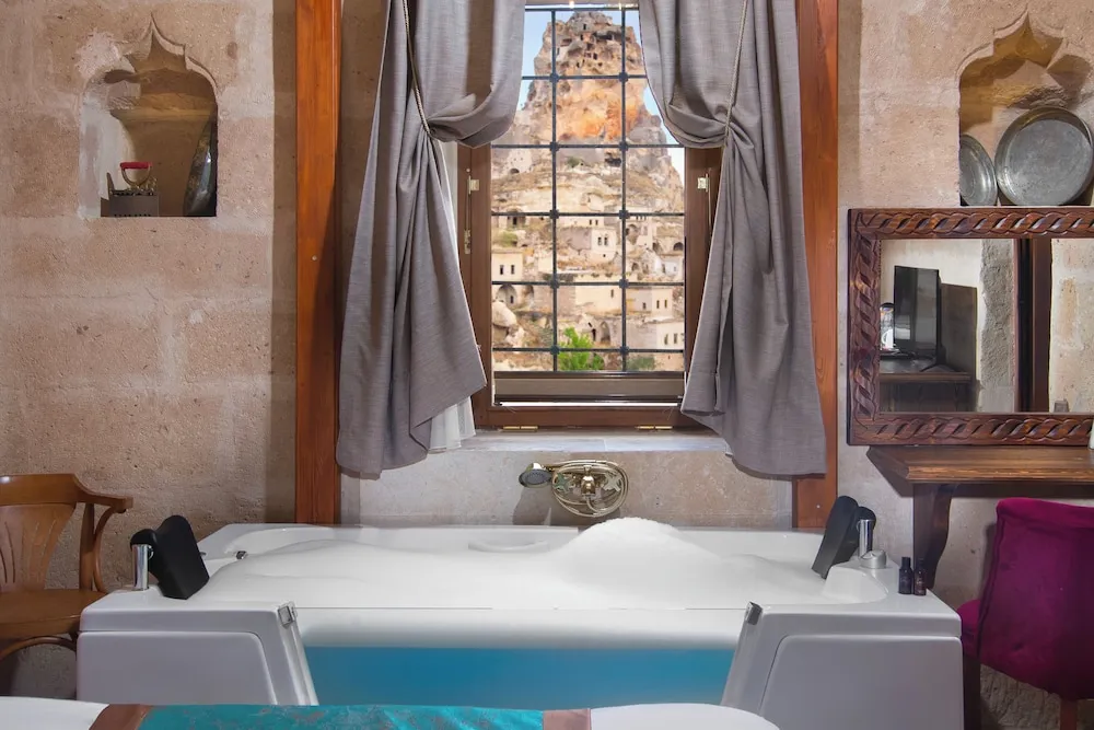 Deluxe Vintage Suite - 201