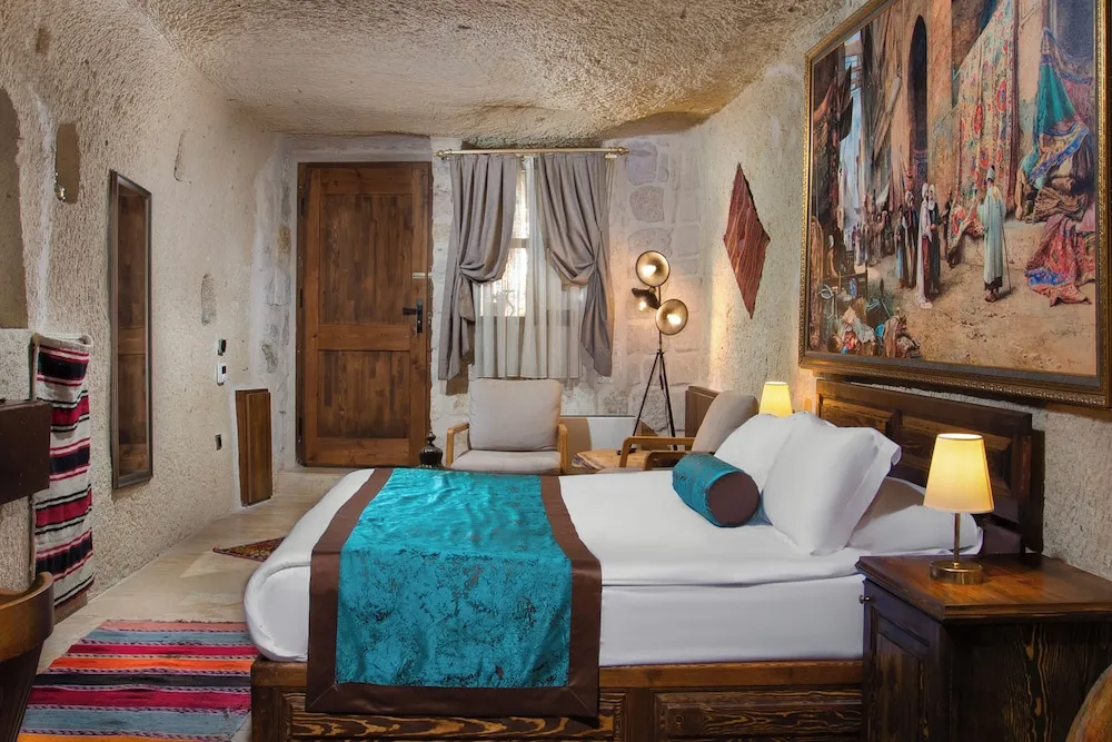 Deluxe Arch Suite - 102