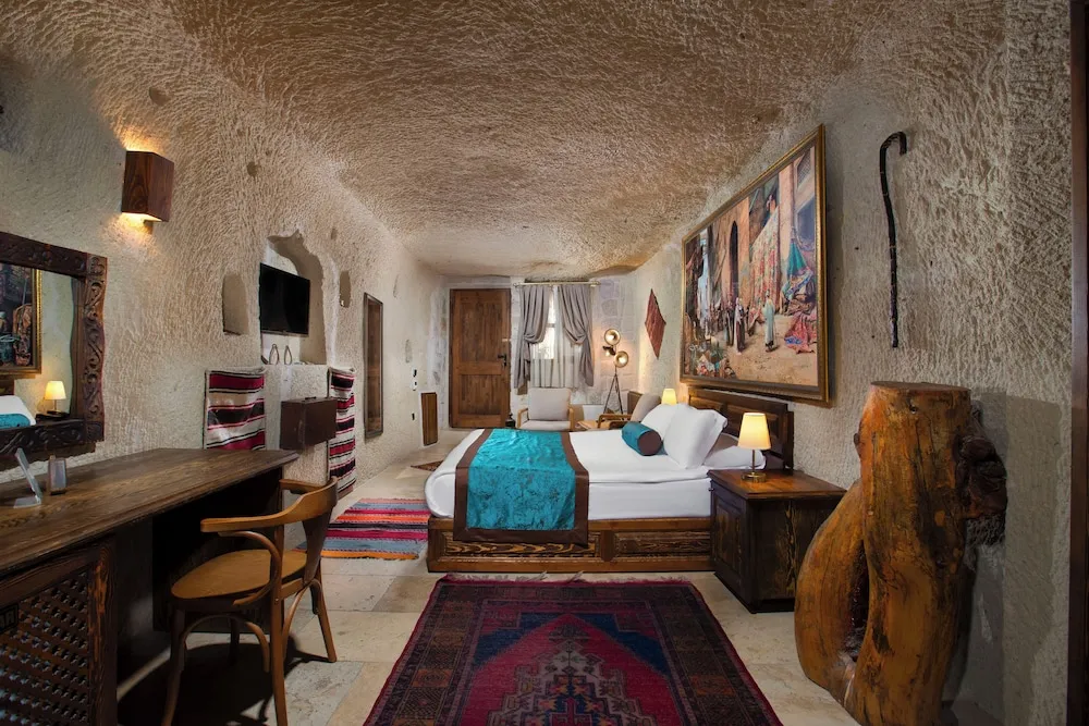 Deluxe Arch Suite - 102