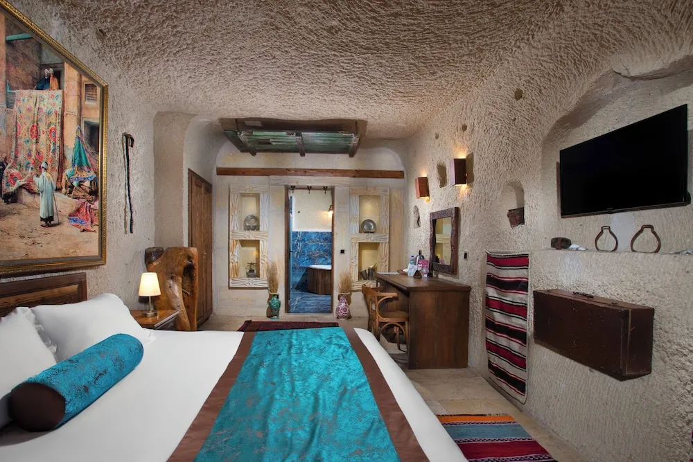 Deluxe Arch Suite - 102