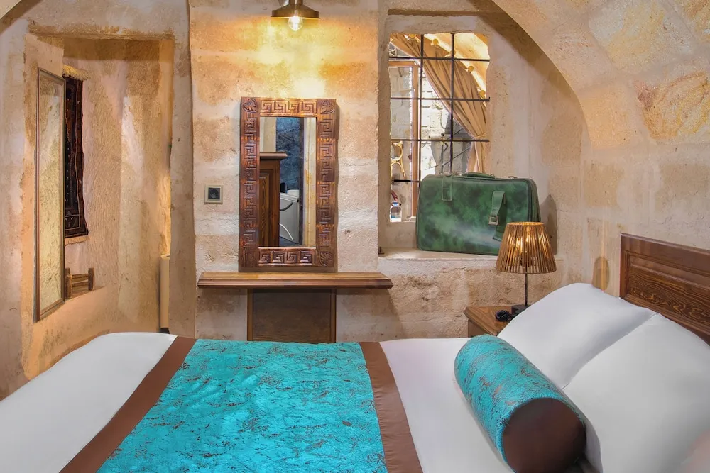 Deluxe Cave Tunnel Room - 204