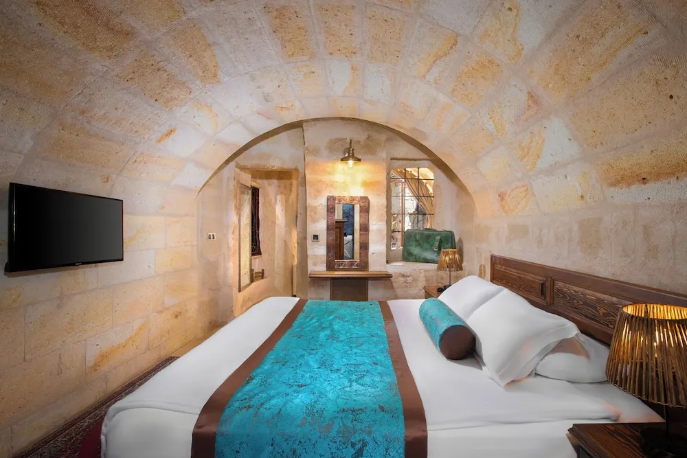 Deluxe Cave Tunnel Room - 204