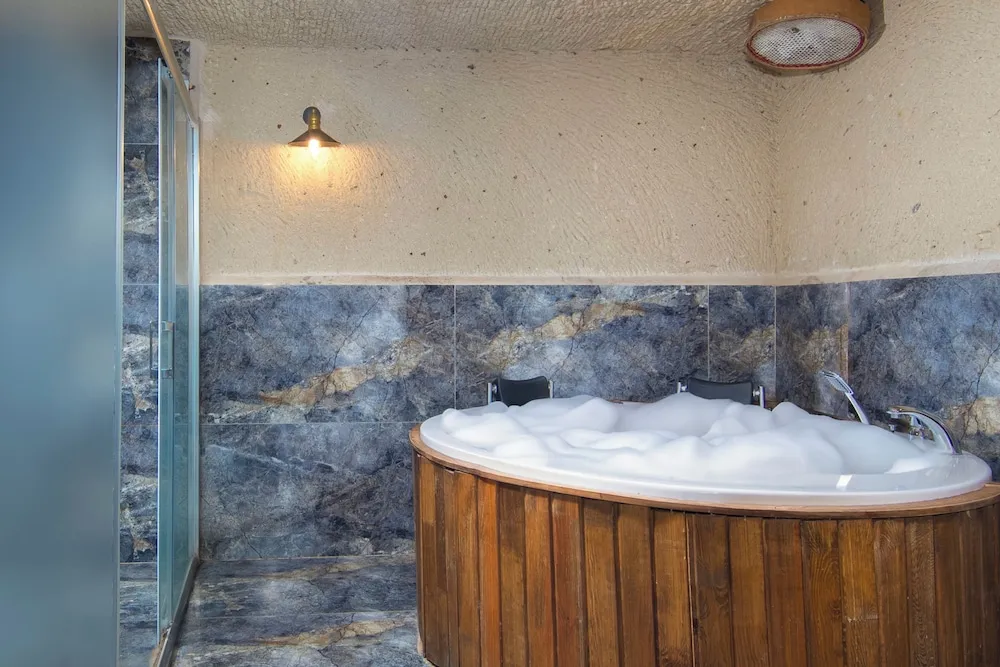 Deluxe Arch Suite - 206