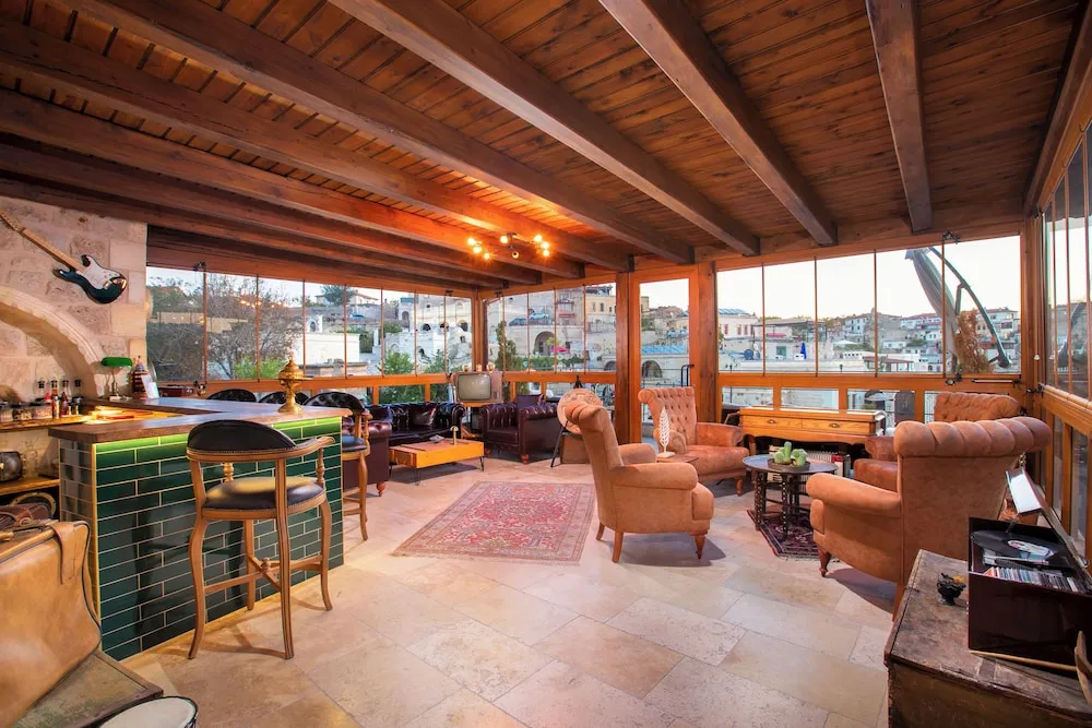 Cave Pool Suite - 302