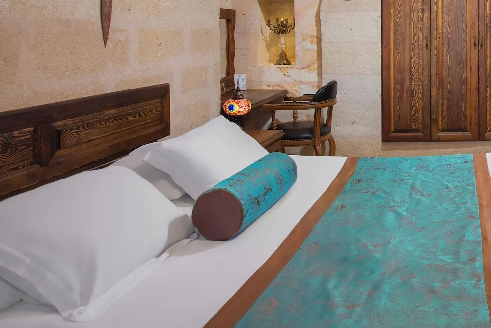 Cave Pool Suite - 302