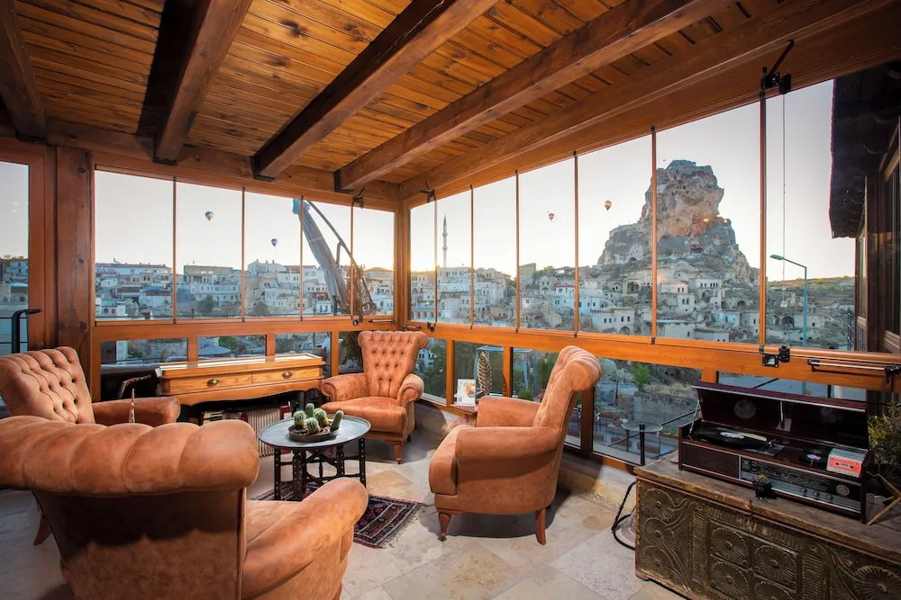 Cave Pool Suite - 302