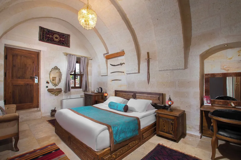 Cave Pool Suite - 302