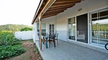 Kahraman Apart