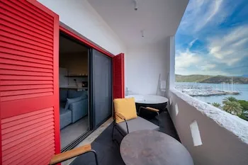 Reddoors Suites Sea View
