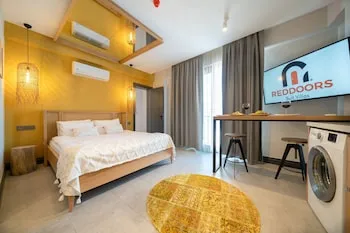 Reddoors Suites Sea View