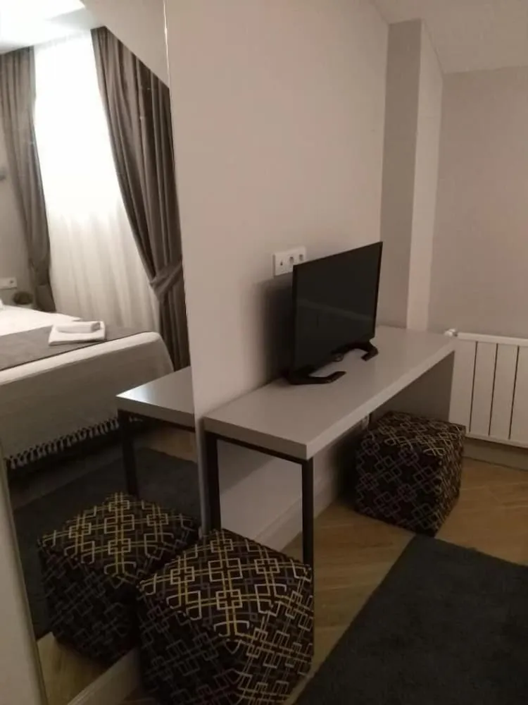 City Oda, 1 Büyük (Queen) Boy Yatak, Sigara İçilmez, Şehir Manzaralı