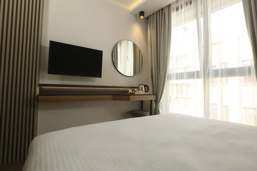 City Tek Büyük Yataklı Oda