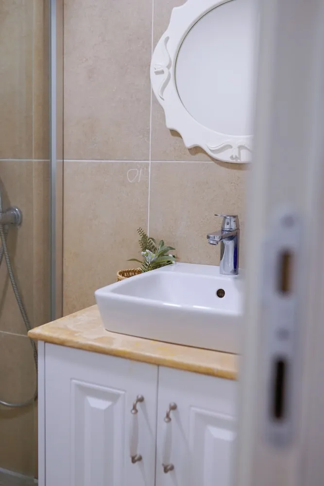 Deluxe Tek Büyük Yataklı Oda, Havuz Manzaralı