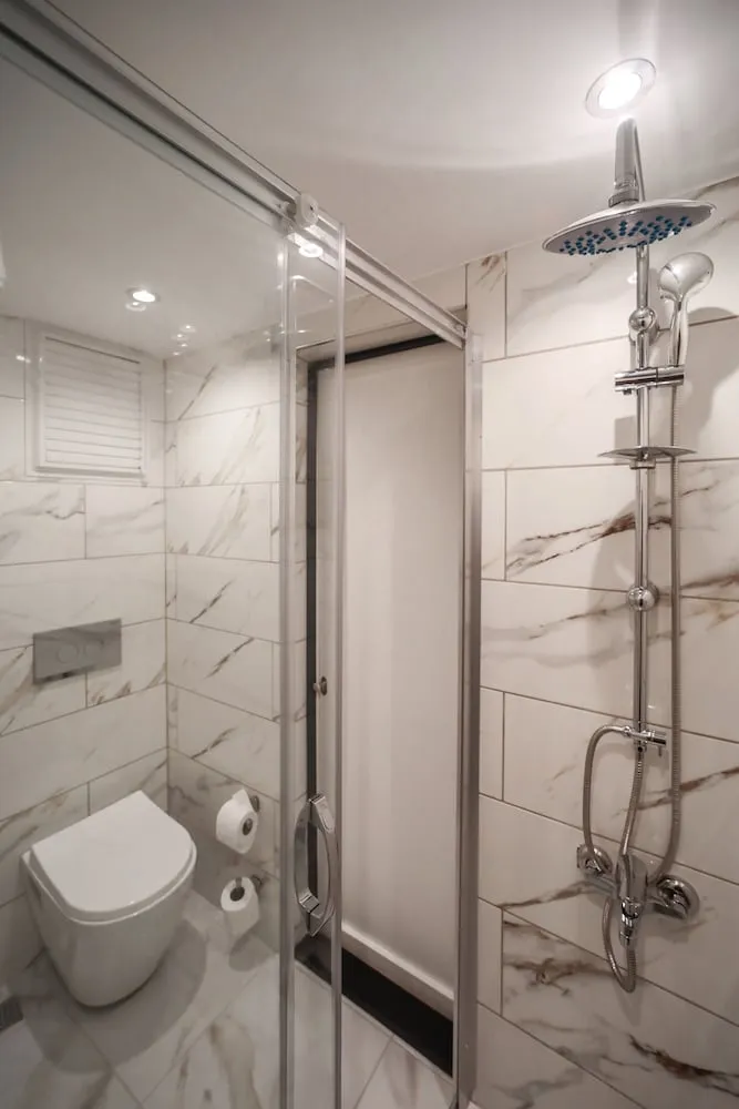 Ortak Ranzalı Oda, Sadece kadınlar için, Banyolu/Duşlu