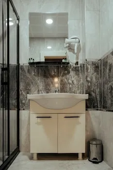 Hasuni Taş Hotel