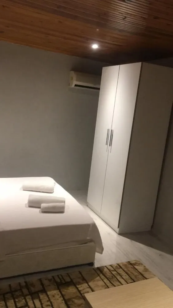 DENIZ ROOM
