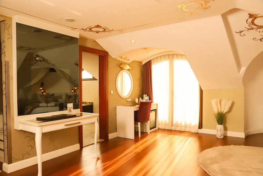 Deluxe King Suite
