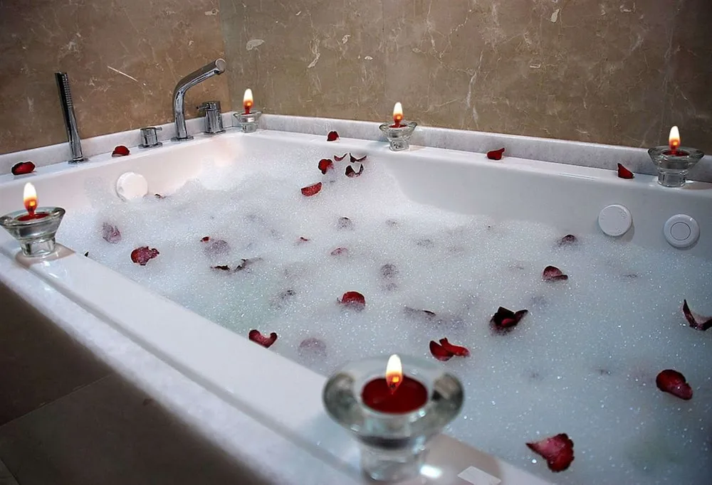 Deluxe King Suite