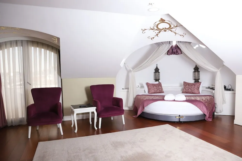 Deluxe King Suite