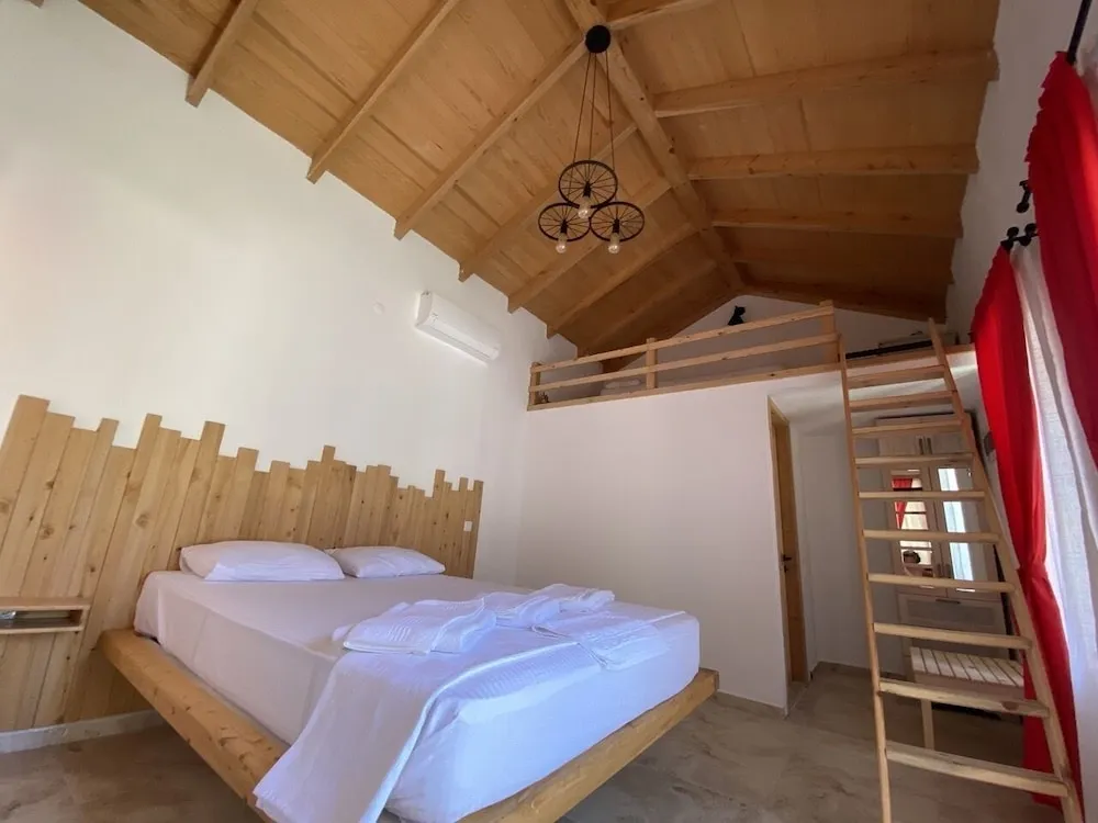 Comfort Üç Kişilik Oda, Avlu Manzaralı, Asma Kat