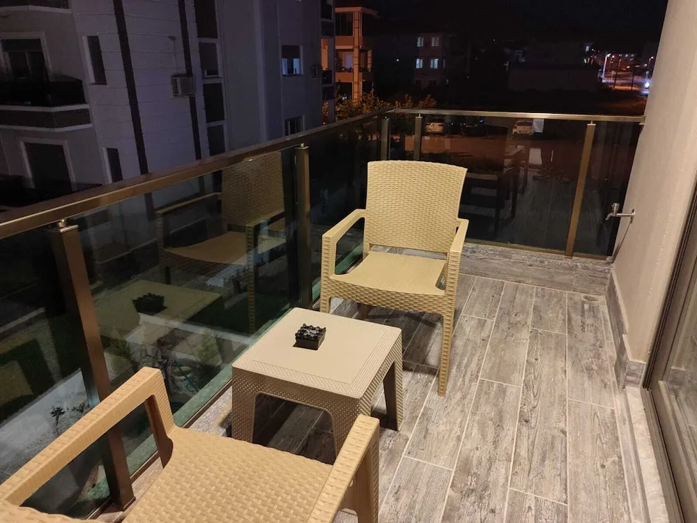 Family Oda, Avlu Manzaralı