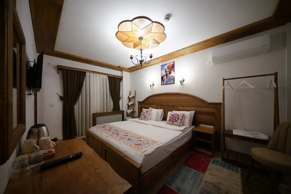 Comfort Tek Büyük Yataklı Oda, 1 Büyük (Queen) Boy Yatak ve Çekyat, Sigara İçilmez