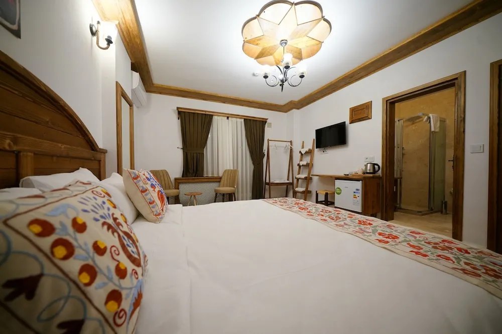 Comfort Tek Büyük Yataklı Oda, 1 Büyük (Queen) Boy Yatak ve Çekyat, Sigara İçilmez