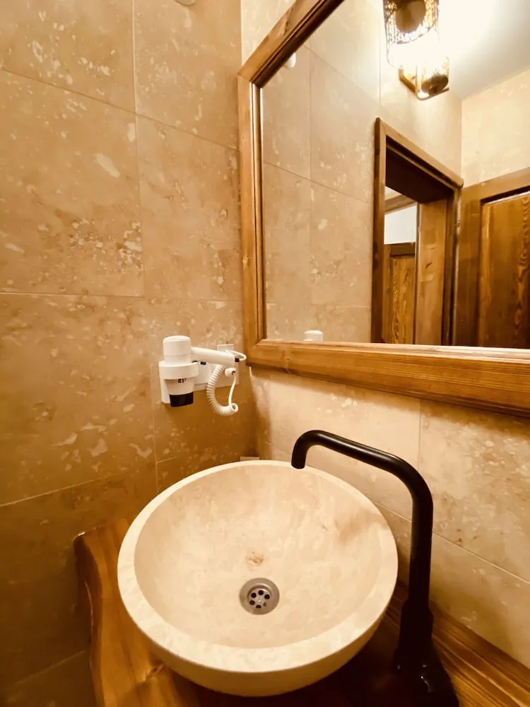 Comfort Tek Büyük Yataklı Oda, 1 Büyük (Queen) Boy Yatak ve Çekyat, Sigara İçilmez