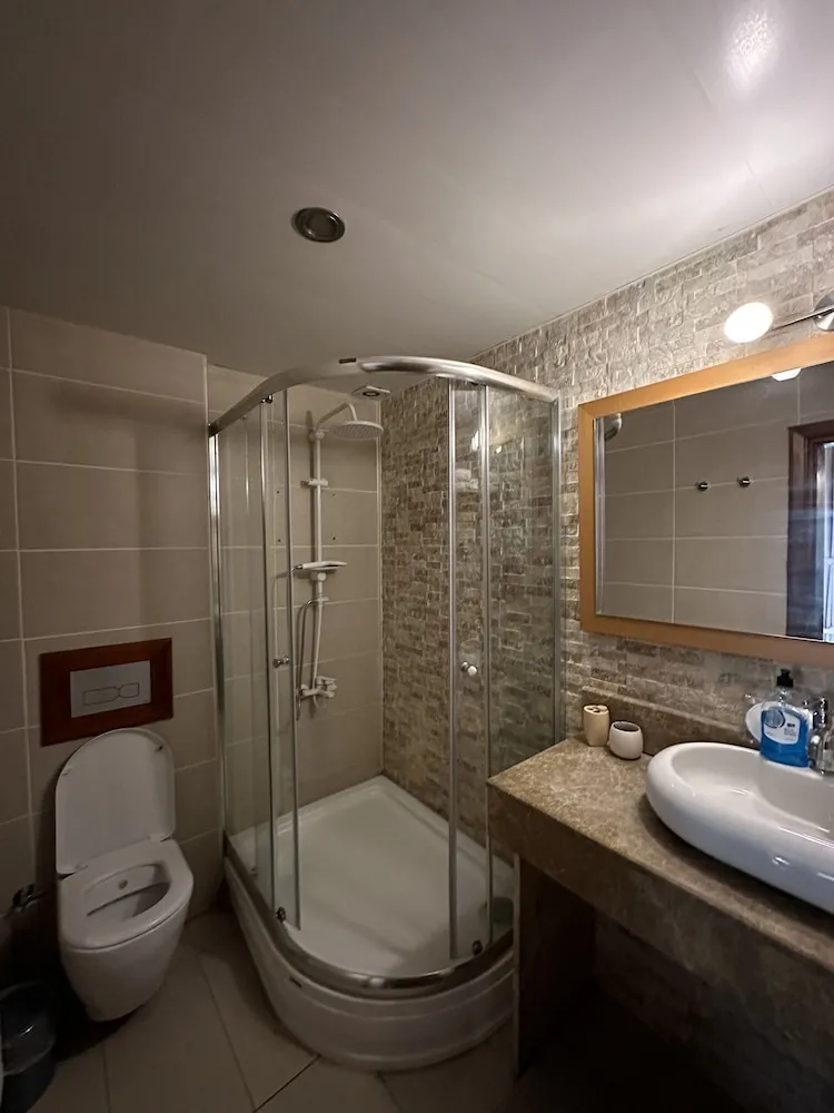 Traditional Tek Büyük Yataklı Oda