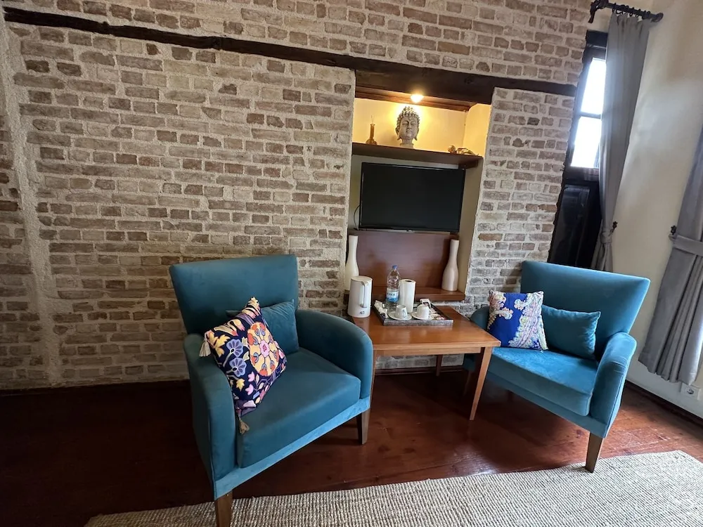 Traditional Tek Büyük Yataklı Oda